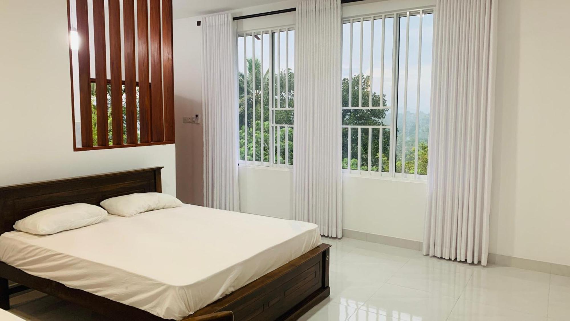 Meridian Holiday Resort 拉特纳普勒 外观 照片