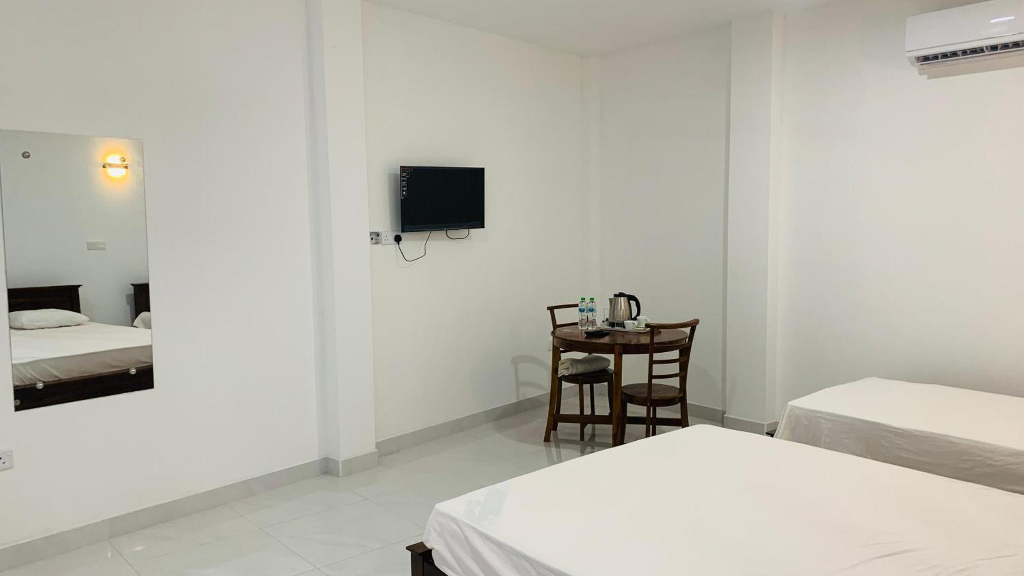 Meridian Holiday Resort 拉特纳普勒 外观 照片