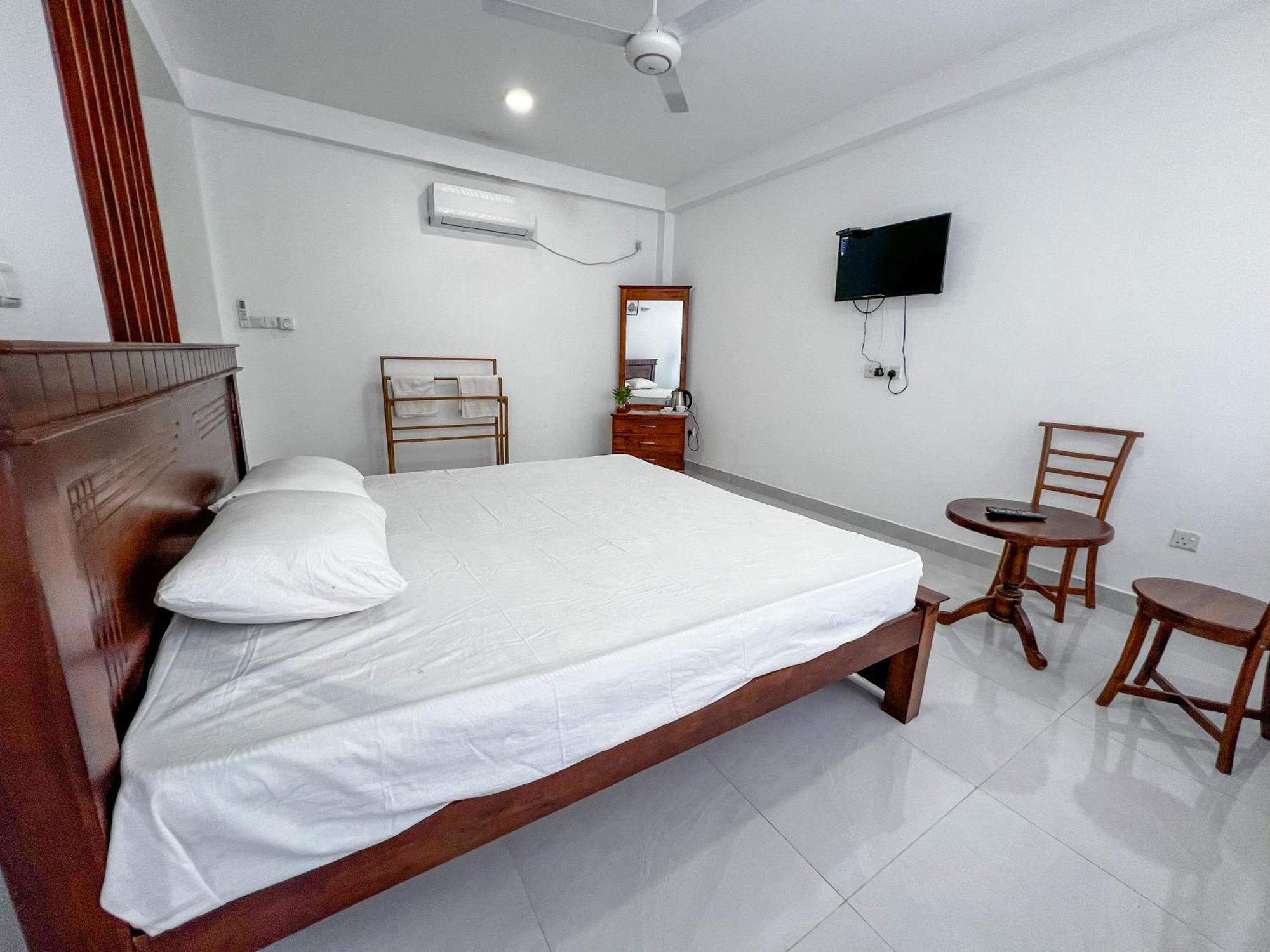 Meridian Holiday Resort 拉特纳普勒 外观 照片