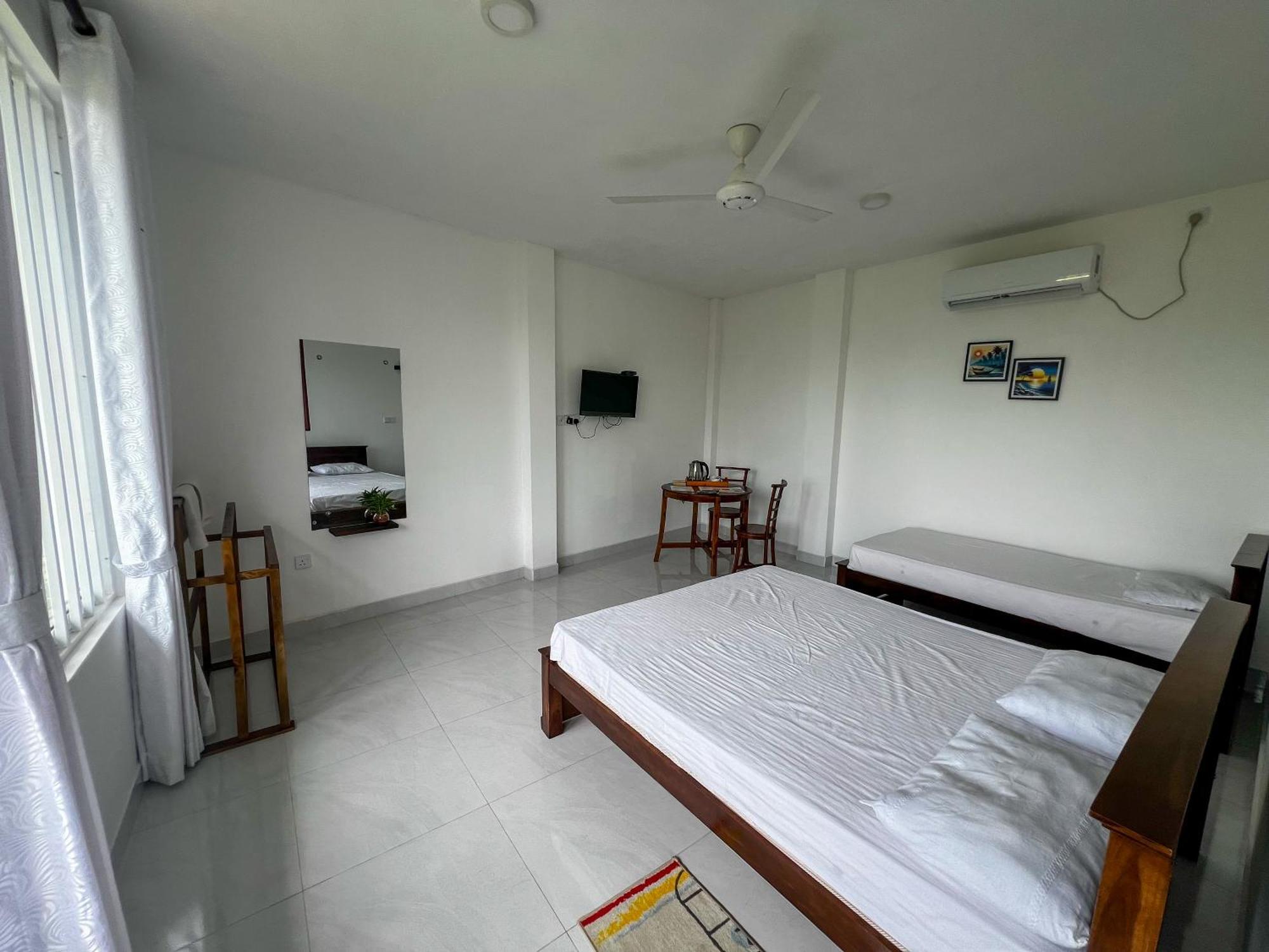 Meridian Holiday Resort 拉特纳普勒 外观 照片
